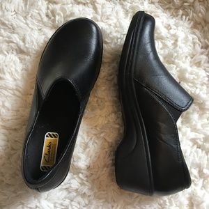 clarks grasp chime black